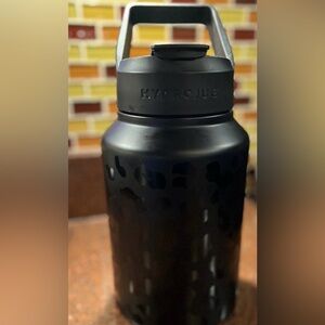 Black cheetah Hydrojug